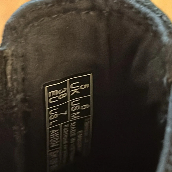 Dr Marten sz 7 Embury Chelsea boot black Wyoming leather in great pre owned cond - Picture 7 of 12